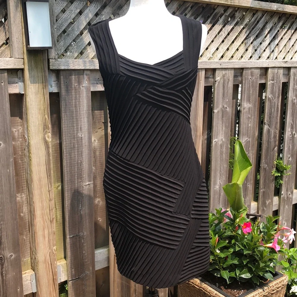 Calvin Klein size 8 black dress side zipper excellent condition - Picture 1 of 7